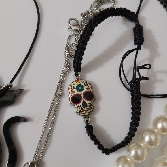 13 Pc Halloween Gothic Jewelry Lot Chokers Necklace Bracelet Skulls Cross Pearl - Picture 10 of 16